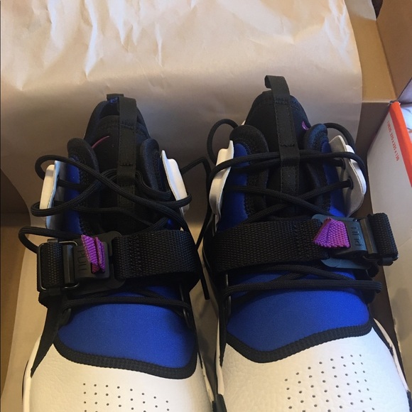 Shoes - Picture 6 of 10